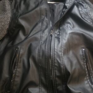 Black Men's Vest with Zippered Pockets